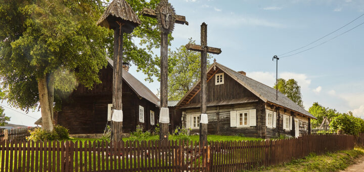 Stogastulpis ir du kryžiai