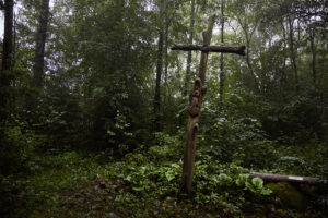 Kryžiai prie Zigmantiškių akmens su Marijos pėda