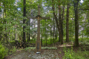 Kryžius žuvusiems partizanams Pasvalio kultūros ir poilsio parke